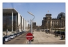 Blick auf das Paul-Löbe-Haus (li) und das Reichstagsgebäude (re)