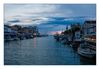 abends am Kanal in Le-Grau-du Roi mit Blickrichtung zum Meer, Languedoc-Roussillon, Südfrankreich