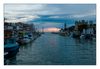 abends am Kanal in Le-Grau-du Roi mit Blickrichtung zum Meer, Languedoc-Roussillon, Südfrankreich