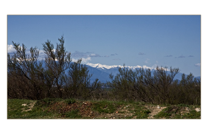 Blick auf die verschneiten Pyrenäen