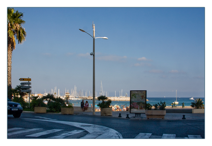 am Hafen und Strand von Le Lavandou