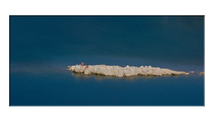 Sonnenbaden auf einem Felsen am Lac de Sainte-Croix