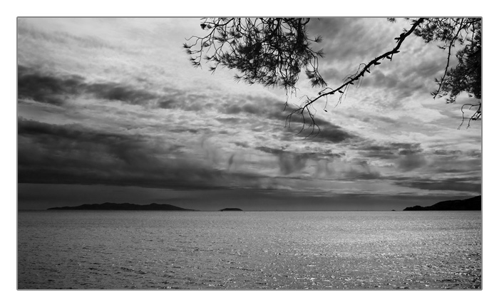 Blick hinüber zu den Îles d’Hyeres (li) und der Halbinsel Giens (re)