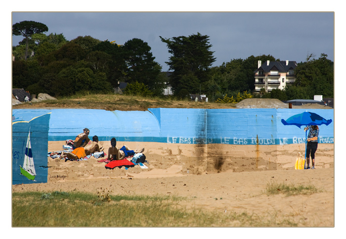 bemalter Bunker am Strand, Guidel Plages