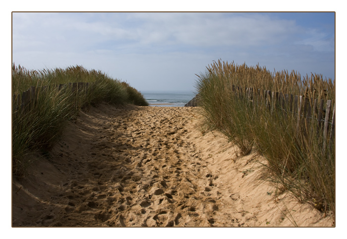 Zugang zum Strand über Dünen, Guidel Plages