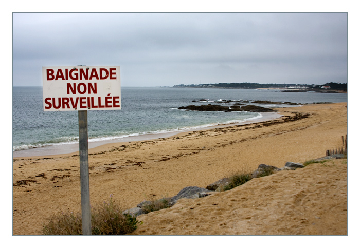 Baden nicht überwacht-Schild, am Strand bei La Turballe