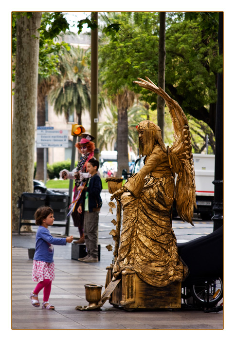 Straßenkünstler auf der Rambla de Santa Mònica