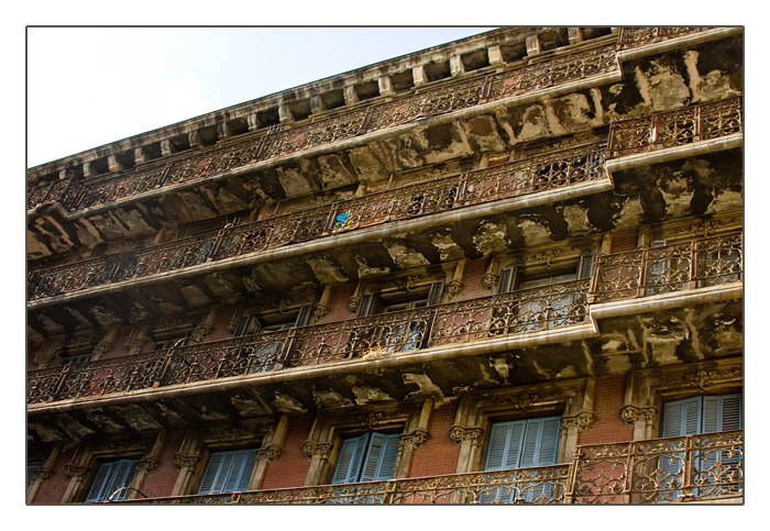 alte Hausfassade irgendwo in Barcelona