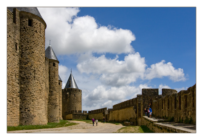 die äussere und innere Mauer der Festung Cité von Carcassonne