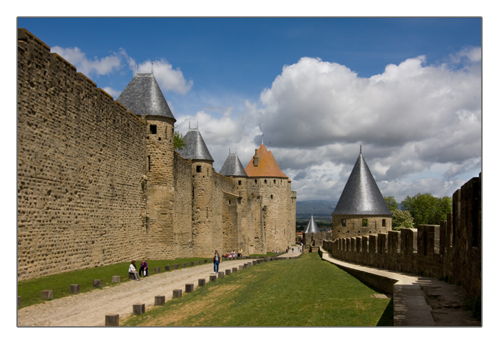 die äussere und innere Mauer der Festung Cité von Carcassonne