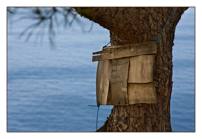 Holzlatten mit Namen beschrieben