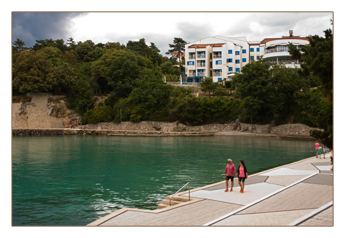 entlang am Uferweg zur Stadt Krk, Kroatien