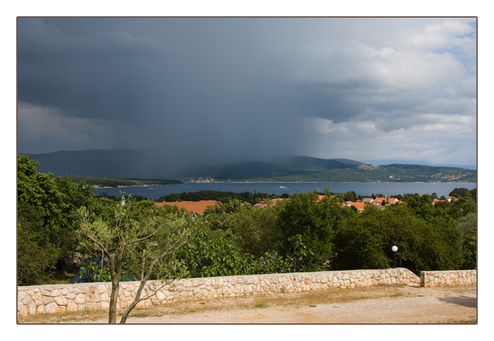 Gewitter über der Bucht von Krk, Insel Krk, Kroatien