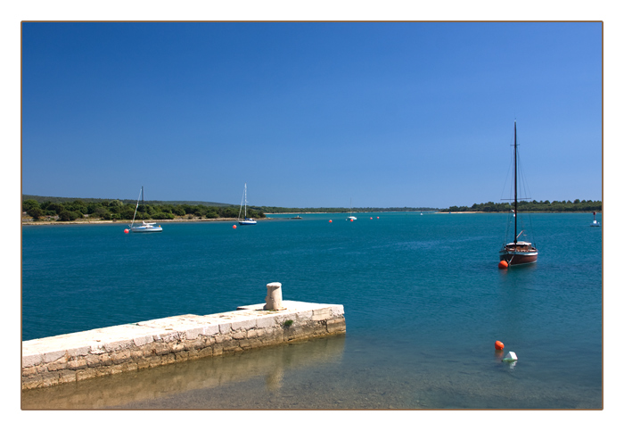 Osor, am Kanal zwischen der Insel Cres und Lošinj (Losinj), Kroatien