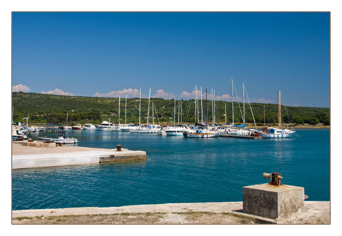 Osor, am Kanal zwischen der Insel Cres und Lošinj (Losinj), Kroatien