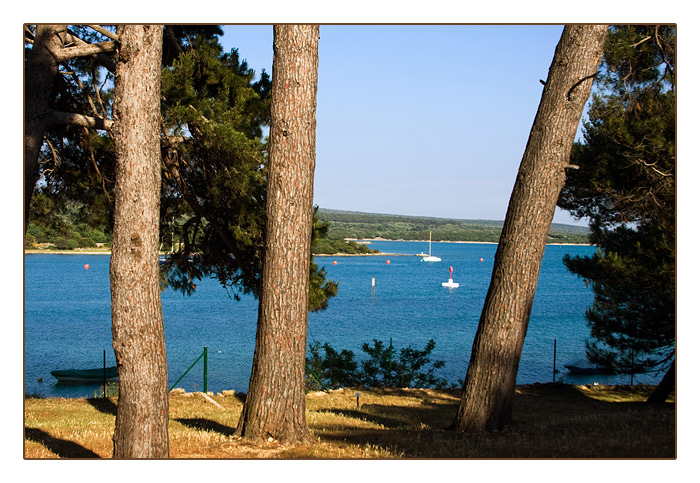 Blick auf die östliche Seite von Osor, am Kanal zwischen der Insel Cres und Lošinj (Losinj)