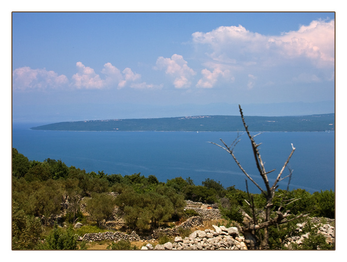 Blick von der Insel Cres zur Insel Krk, Kroatien