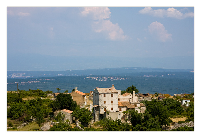 Blick auf das Dorf Predoscica mit seinen acht Einwohnern, Insel Cres