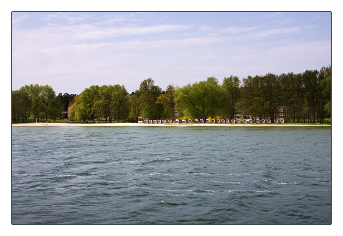 leere Strandkörbe bei Klink, Müritzsee