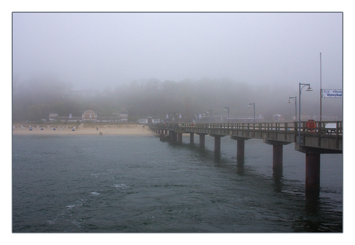 (nebliger) Blick zurück auf den Kurpark Göhren, Insel Rügen