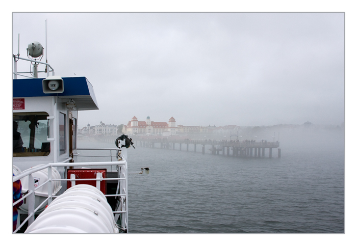 Seebrücken-Anfahrt Binz im Nebel