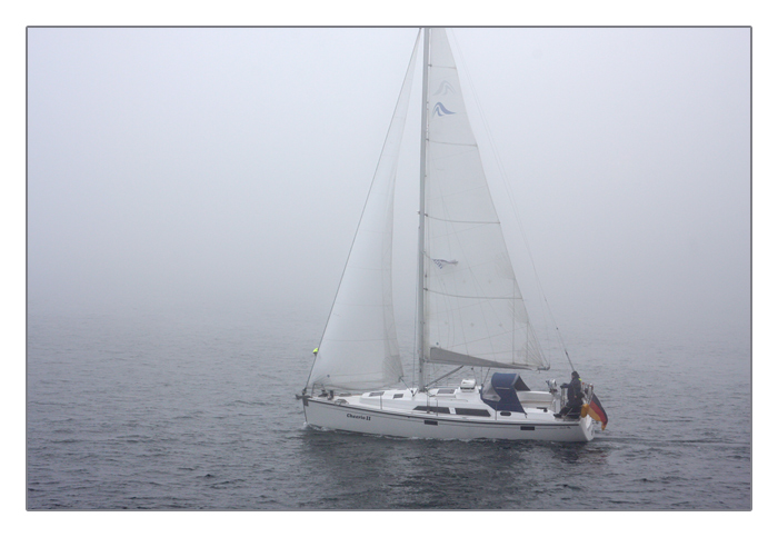 Segelschiff auf der Ostsee im Nebel