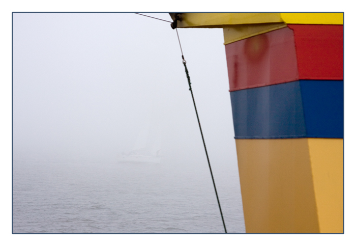 Schifffahrt auf der Ostsee im Nebel