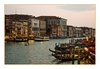 Blick von der Rialtobrücke auf den Canal Grande in der Abenddämmerung