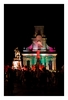 schön beleuchtete katholische Pfarrkirche auf dem Marktplatz