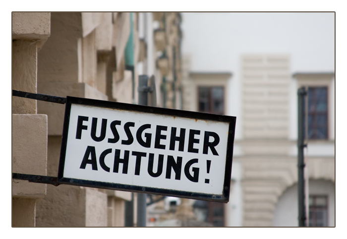 Fussgeher Achtung