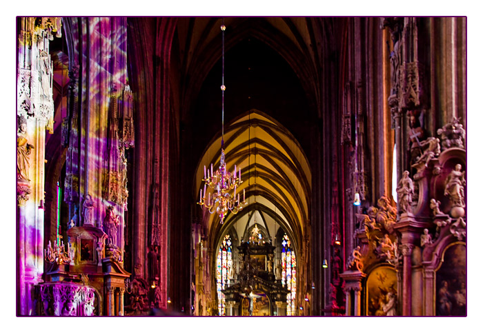 Lichtkunst von Victoria Coelns im Stephansdom, Wien