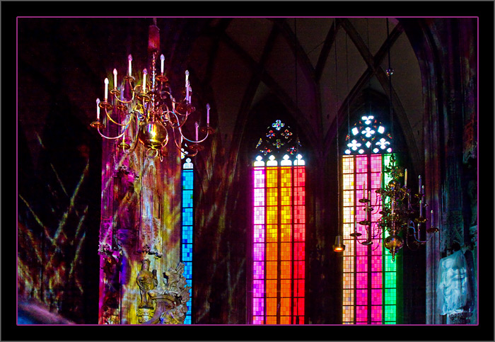 Lichtkunst von Victoria Coelns im Stephansdom, Wien