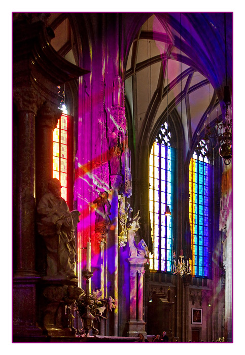 Lichtkunst von Victoria Coelns im Stephansdom, Wien