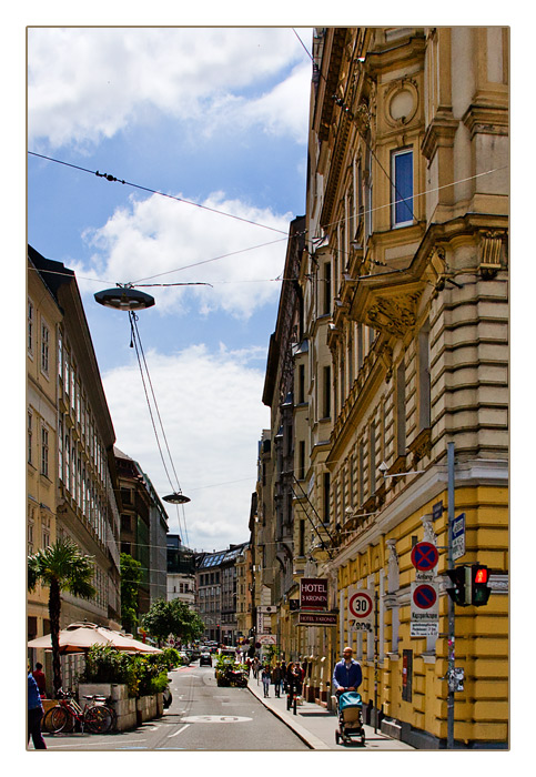 Blick in eine Seitenstrasse am Naschmarkt