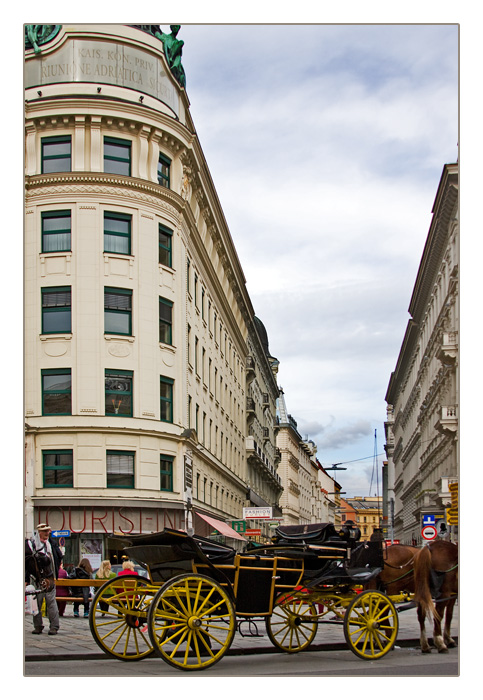 Blick von der Albertina auf die Maysedergasse mit Fiaker